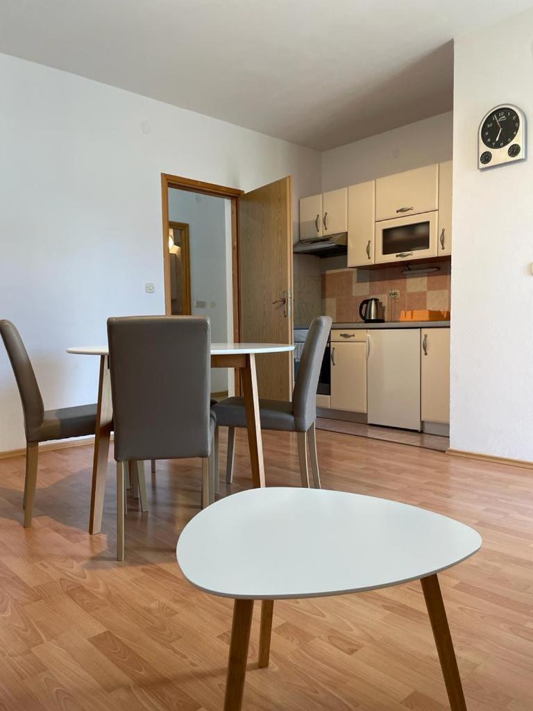 Apartment Place 2 Stay Χβαρ Εξωτερικό φωτογραφία